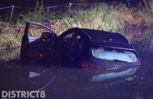 Dronken automobilist verliest controle en raakt te water Oudeweg Nootdorp