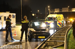 Automobilist verliest macht over het stuur en botst op vangrail A4 Den Hoorn