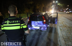 Twee auto’s flink beschadigd bij kop-staartbotsing Erasmusweg Den Haag
