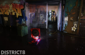 Man en hond bekogeld met zwaar vuurwerk; buurthuis in brand gestoken Dr. H.E. van Gelderlaan Den Haag