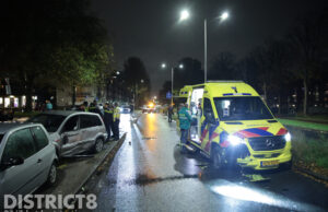 Alcomobilist rijdt ambulance aan Erasmusweg Den Haag