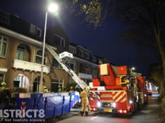 Brandweer ingezet bij brand op dak van woning Laan van Eik en Duinen Den Haag