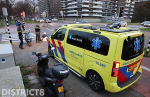 Automobilist vlucht na aanrijding tussen auto en scooter Prinses Beatrixlaan Rijswijk