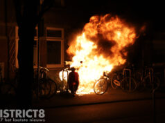 Scooter en fietsen in brand gestoken Dierenselaan Den Haag