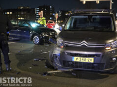 Kruising geblokkeerd na ongeval tussen twee personenautos Veluweplein Den Haag