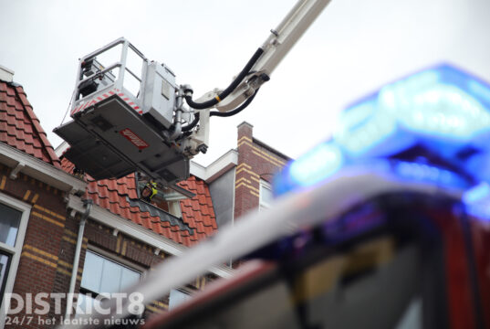 Brandweer blust brandje in dak na werkzaamheden Herschelstraat Den Haag