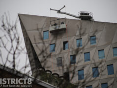 Twee glazenwassers vast in bakje op bijna 75 meter hoogte na storing Leyweg Den Haag
