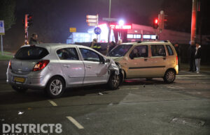 Gewonde na aanrijding met drie auto’s Dedemsvaartweg Den Haag