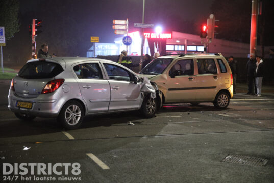 Gewonde na aanrijding met drie auto’s Dedemsvaartweg Den Haag