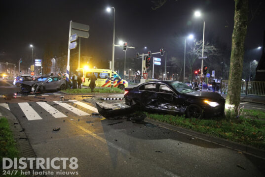 Ravage na ongeval op kruispunt Zuiderparklaan Den Haag