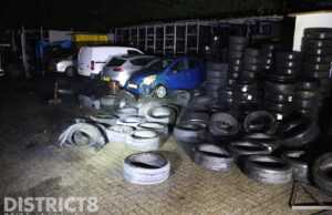 Veel rookontwikkeling door brandende stapel autobanden Kerketuinenweg Den Haag