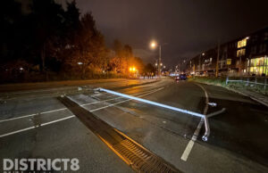 Bestuurder aangehouden na botsing met lantaarnpaal Hildebrandstraat Den Haag