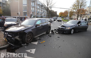 Gewonde na ongeval tussen twee personenauto’s Leyweg Den Haag