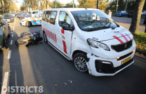 Motorrijder gewond na aanrijding met busje Melis Stokelaan Den Haag