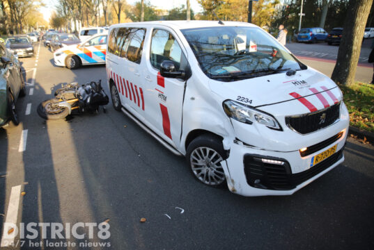 Motorrijder gewond na aanrijding met busje Melis Stokelaan Den Haag