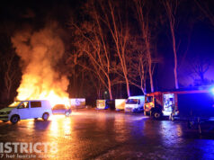 Vlammenzee verwoest twee auto’s en aanhanger Lange Kleiweg Rijswijk
