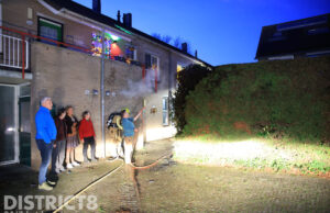 Vuurwerk veroorzaakt brand in coniferenhaag Kasteellaan Schipluiden