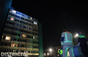 Tientallen studenten op straat na nachtelijke brand Van Hasseltlaan Delft