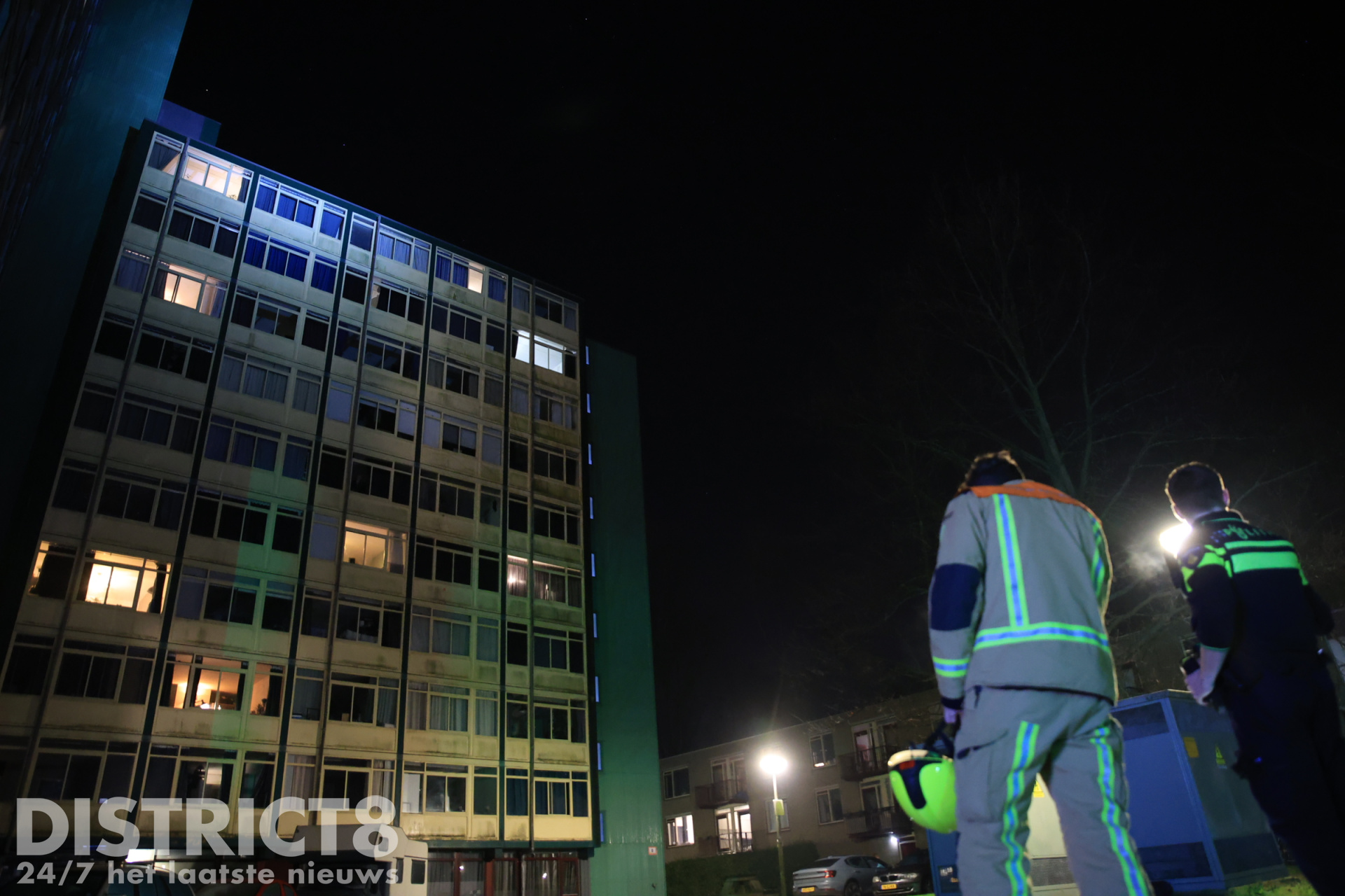 Tientallen studenten op straat na nachtelijke brand Van Hasseltlaan Delft