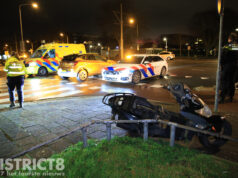 Twee gewonden na aanrijding tussen auto en scooter Monseigneur van Steelaan Voorburg