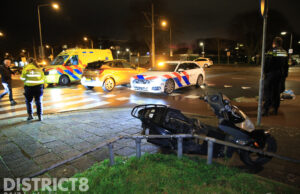Twee gewonden na aanrijding tussen auto en scooter Monseigneur van Steelaan Voorburg