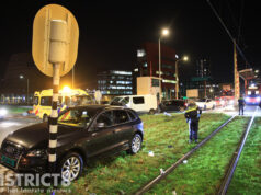 Rechtdoor over de rotonde loopt slecht af Neherkade Den Haag