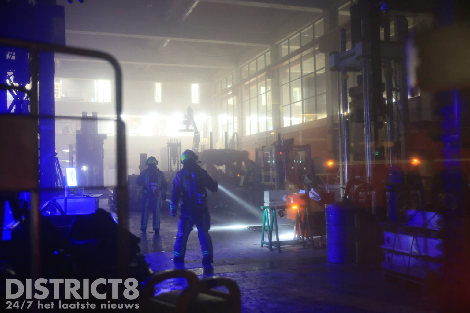 Grote hal van TU Delft pand vol met rook Stevinweg Delft | District8.net