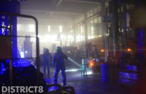 Grote hal van TU Delft pand vol met rook Stevinweg Delft