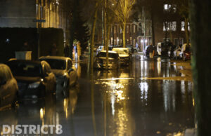 Breuk in waterleiding zet straat blank Sint Jorisweg Delft