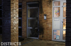 Gevel zwaar beschadigd door brandstichting bij school Admiraal Helfrichsingel Rijswijk