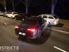 Automobilist schrikt van eigen kat en ramt geparkeerde auto’s Vreeswijkstraat Den Haag