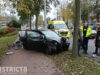 Auto knalt tegen boom en schept fietser Loevesteinlaan Den Haag
