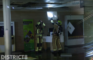 Gesprongen koelleiding zorgt voor flinke schade servicewinkel Centraal Station Den Haag