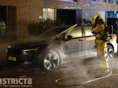 Elektrische auto in brand gestoken Vlamenburg Den Haag