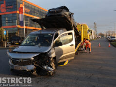 Veel schade bij frontale aanrijding op industrieterrein ‘s-Gravenzandseweg Wateringen