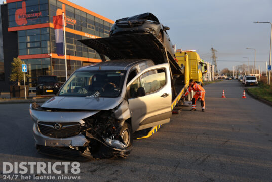 Veel schade bij frontale aanrijding op industrieterrein ‘s-Gravenzandseweg Wateringen