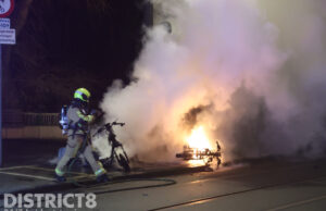 Openbaar vervoer tijdelijk gestaakt na brand deelscooters Duivelandsestraat Den Haag