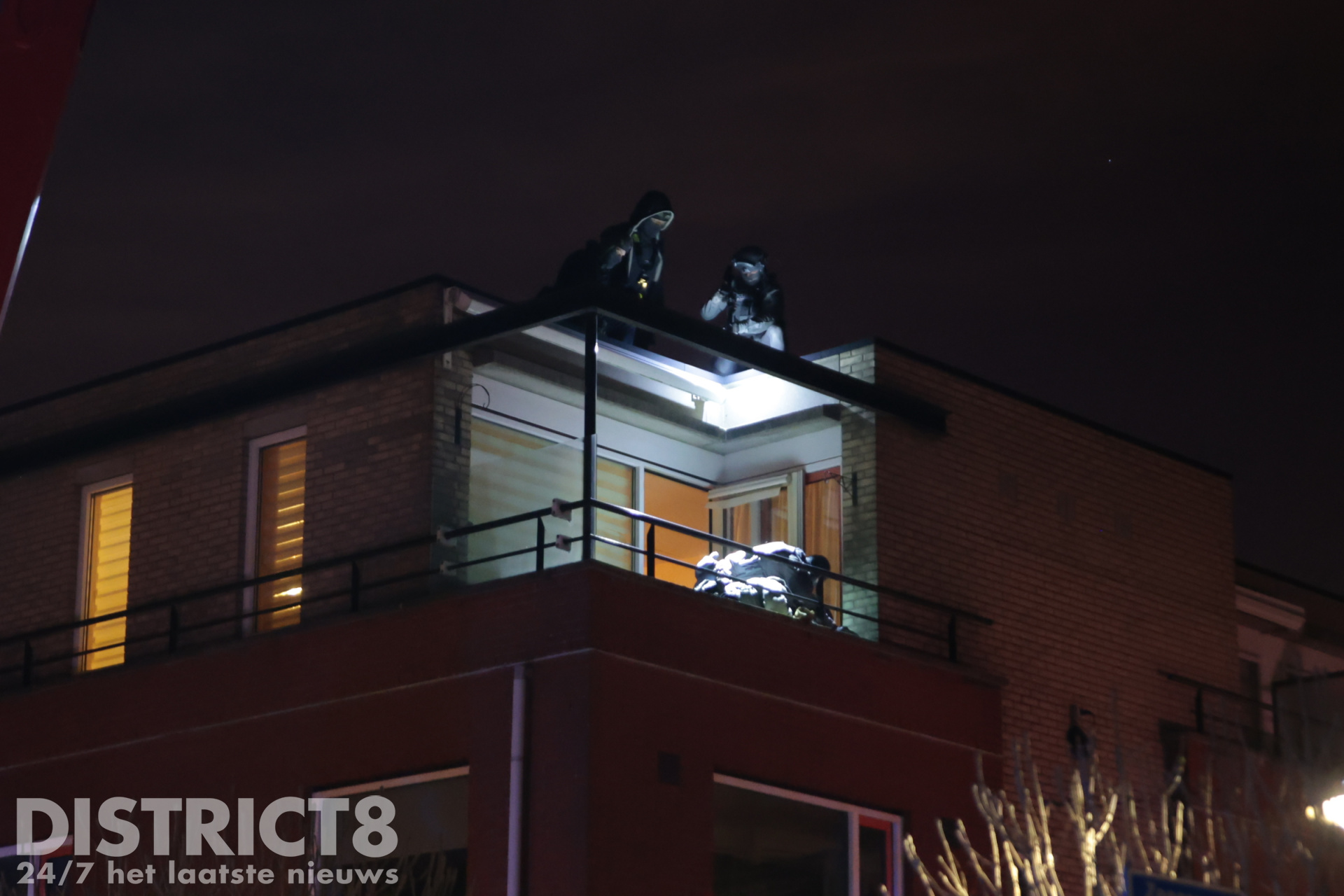 Hulpdiensten en arrestatieteam urenlang bezig met man van onbegrepen gedrag op hoogte Acaciastraat M