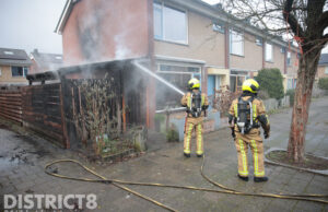 Brandweer voorkomt erger bij brand van houten overkapping Lemelerberg Zoetermeer