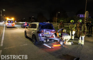Auto zwaar beschadigd bij kop-staartbotsing Burgemeester Elsenweg Naaldwijk