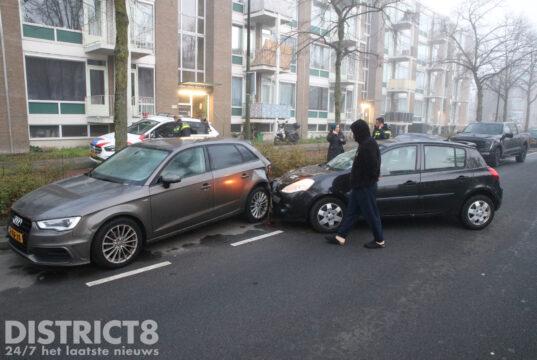 Automobilist met taser ramt geparkeerde auto’s Meppelweg Den Haag