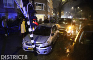 Dronken bestuurder ramt geparkeerde auto Vreeswijkstraat Den Haag