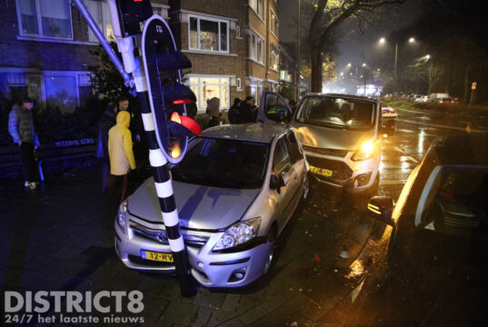 Dronken bestuurder ramt geparkeerde auto Vreeswijkstraat Den Haag