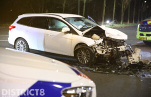 Twee auto’s total loss na aanrijding Dedemsvaartweg Den Haag