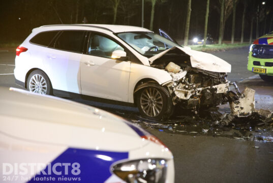 Twee auto’s total loss na aanrijding Dedemsvaartweg Den Haag