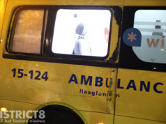 Ambulance komt tijdens spoedrit in botsing met bedrijfswagen De La Reyweg Den Haag