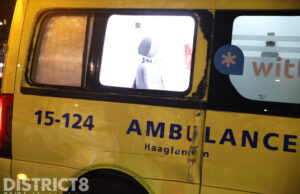 Ambulance komt tijdens spoedrit in botsing met bedrijfswagen De La Reyweg Den Haag