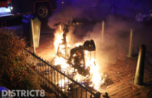 Gestolen scooter in brand gestoken Ermelostraat Den Haag