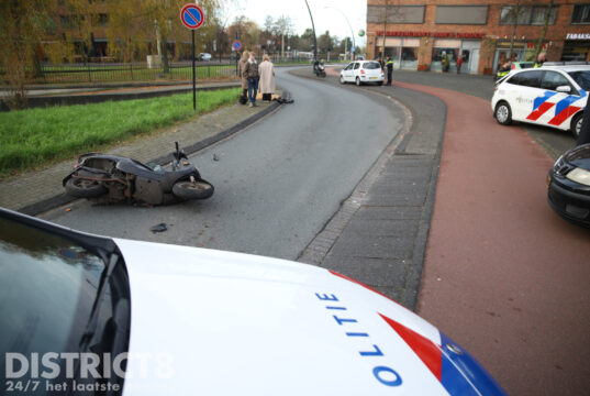 Verkeershinder na aanrijding tussen auto en scooter Laan van Wateringse Veld Den Haag