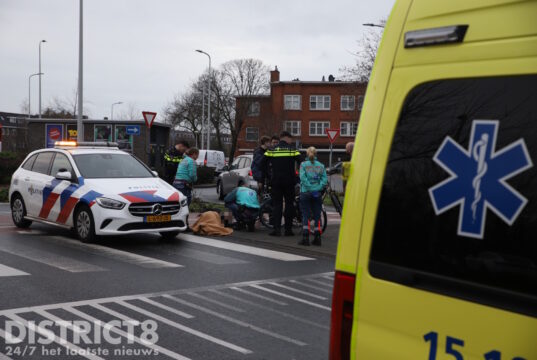 Automobilist rijdt fietsster aan en slaat op de vlucht Soestdijkseplein Den Haag